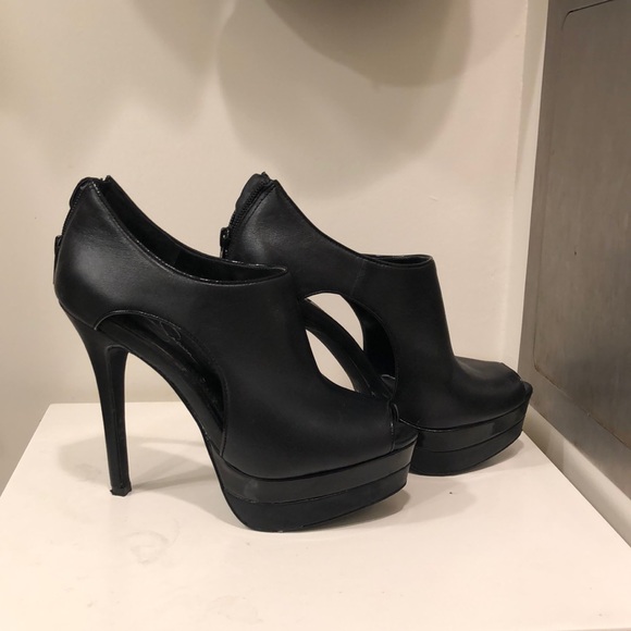Jessica Simpson high heels.  Easy to walk with. - Picture 2 of 4